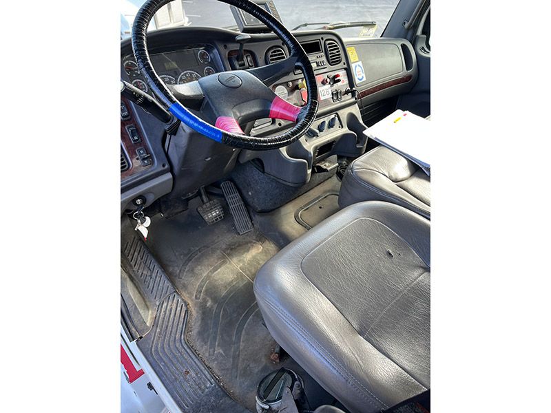 2007 Freightliner M2 (Key #5217) 6